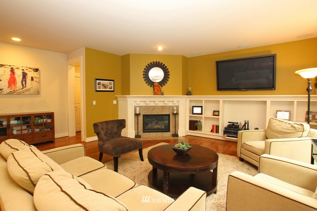 907 South 36th Place Renton, WA 98055 - Photo 5 of 15 Gallery Image 5