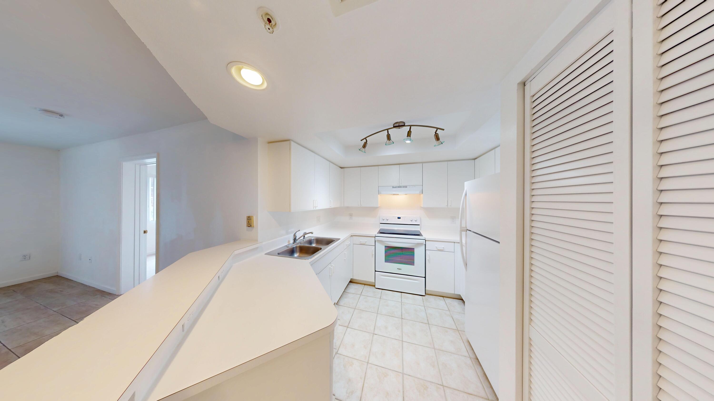 4187 Haverhill Road, Unit 503 West Palm Beach, FL 33417 - Photo 10 of 20 4187-N-Haverhill-Rd-503-01052026_163712