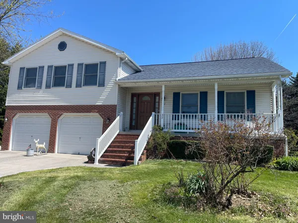 $358,000 | 32 Chinkapin Drive, New Oxford, PA 17350