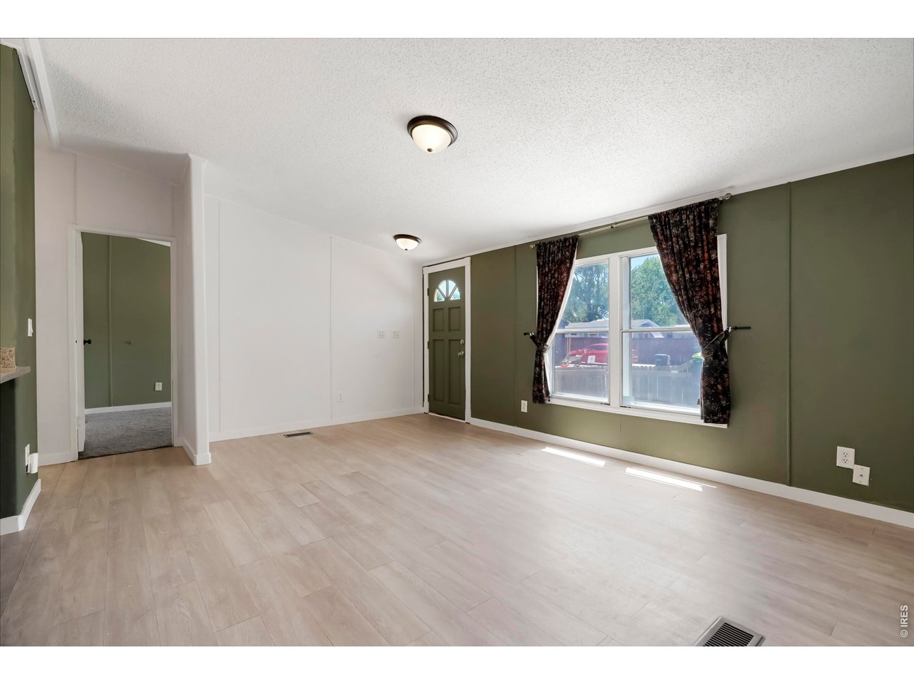 8451 Madison Way Denver, CO 80229 - Photo 5 of 27 Living Room
