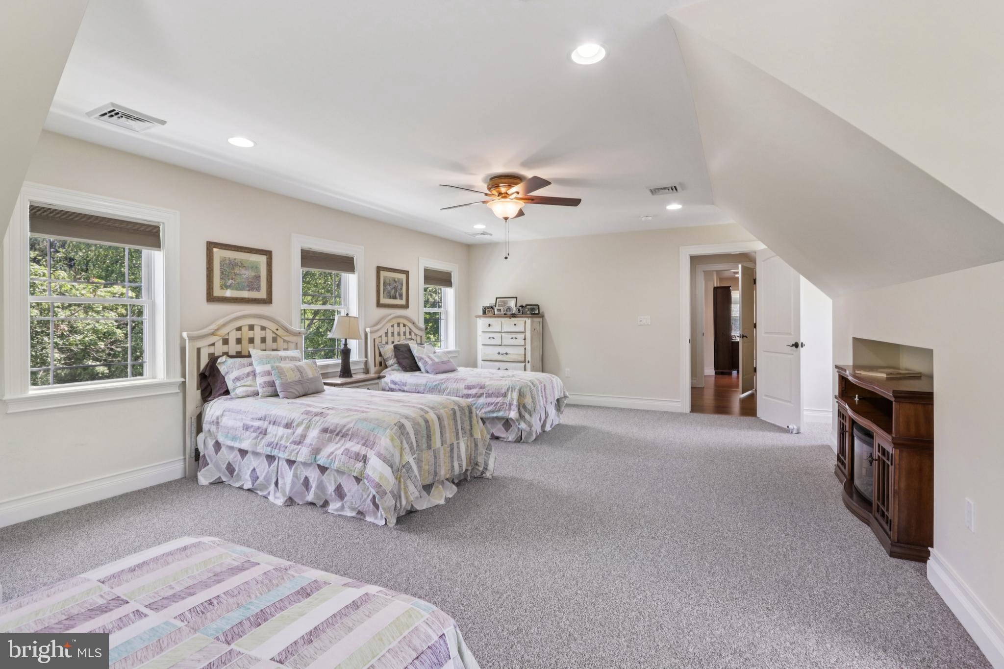 296 Sharon Road Robbinsville, NJ 08691 - Photo 31 of 107