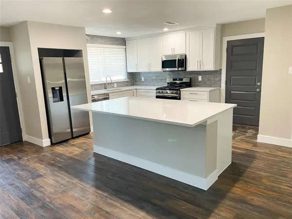 $2,800 | 3708 Cranston Court East, Irving, TX 75062