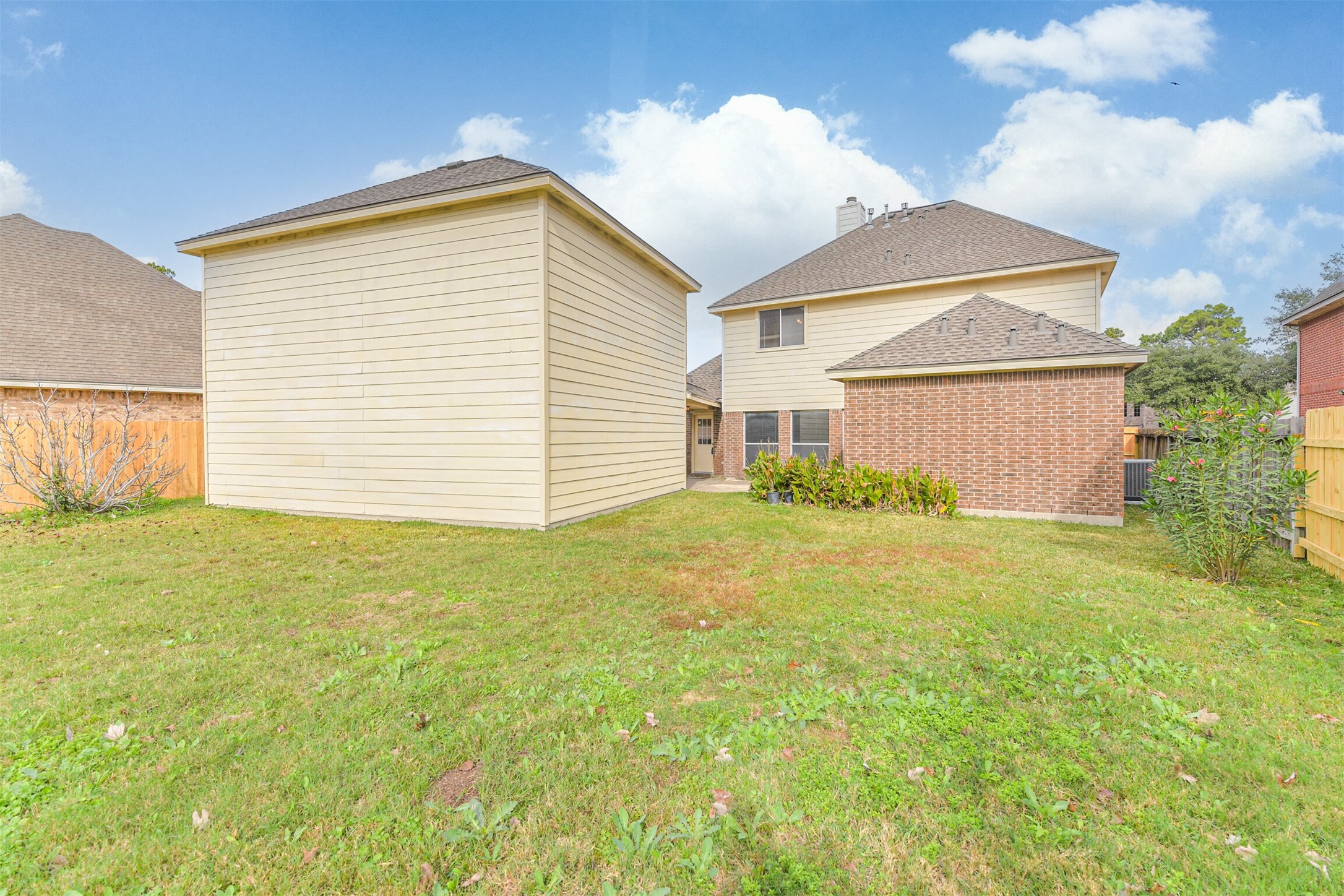 823 Hannock Glen Lane Spring, TX 77373 - Photo 8 of 48 a view of a backyard with garage