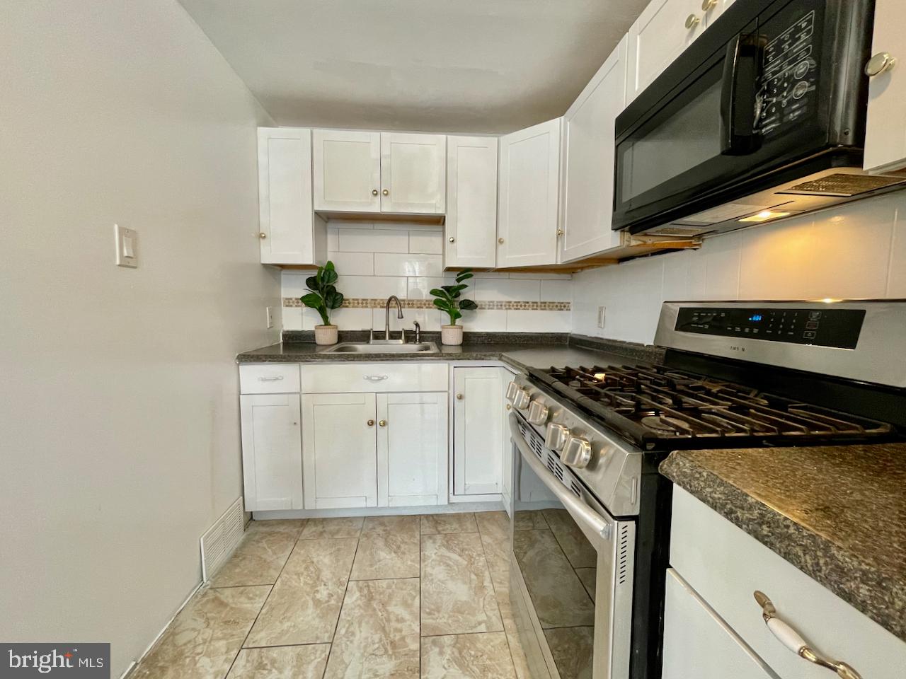 7 Southridge Road Darby, PA 19023 - Photo 9 of 20 Gallery Image 9