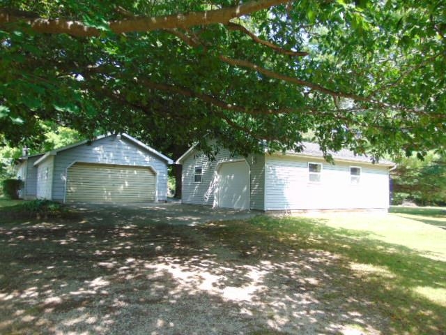 2475 South Warner Road Sumner, MI 48889 - Photo 4 of 57