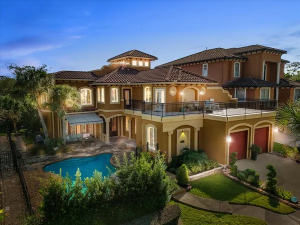 $869,900 | 541 Villa Drive, Seabrook, TX 77586