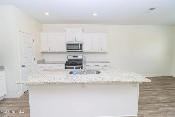$309,900 | 212 Serenity Lk Drive, Pearl, MS 39208