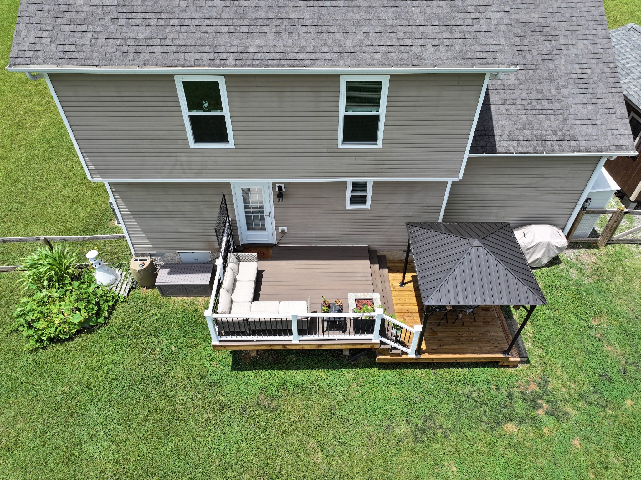 1621 Hickory Point Road Clarksville, TN 37043 - Photo 4 of 27 a aerial view of a house with a yard