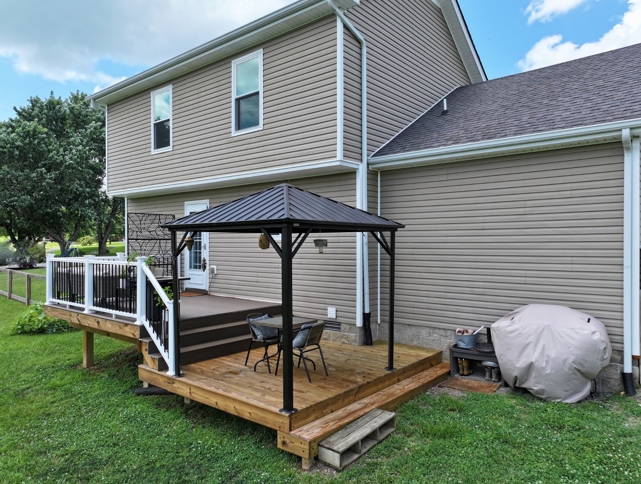 1621 Hickory Point Road Clarksville, TN 37043 - Photo 5 of 27 a view of a patio with a table and chairs
