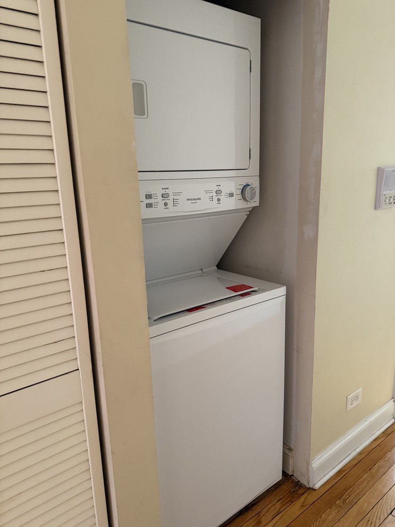 4027 West Crystal Street, Unit 2 Chicago, IL 60651 - Photo 12 of 14 a utility room with dryer and washer