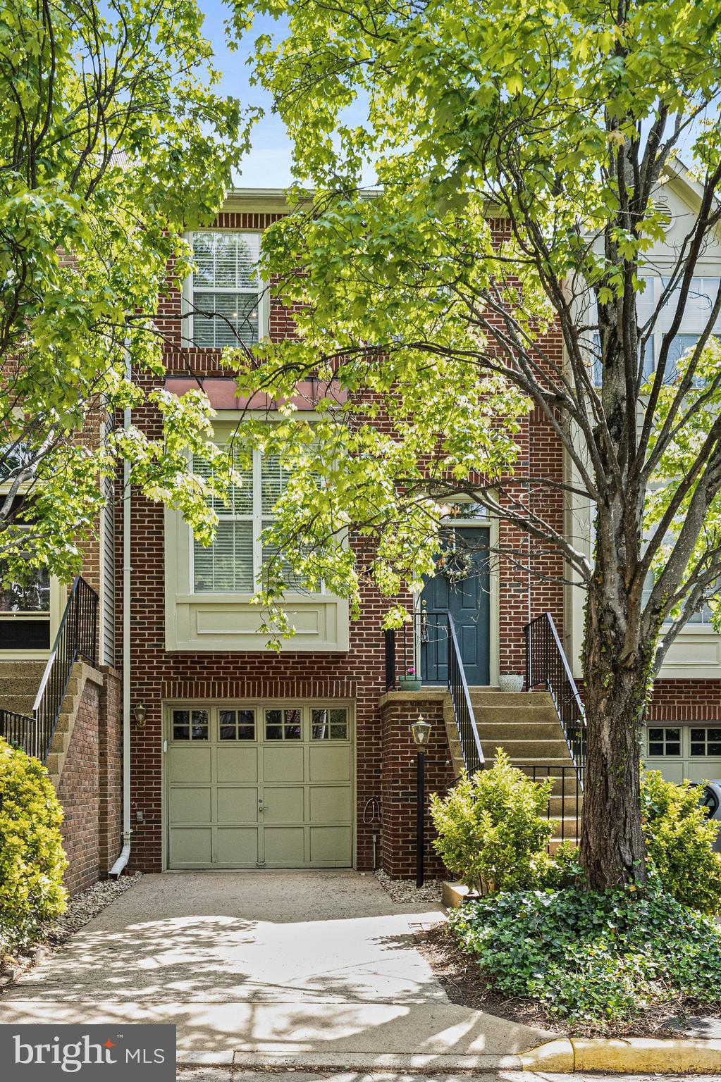 13163 Kidwell Field Road Herndon, VA 20171 - Photo 2 of 34