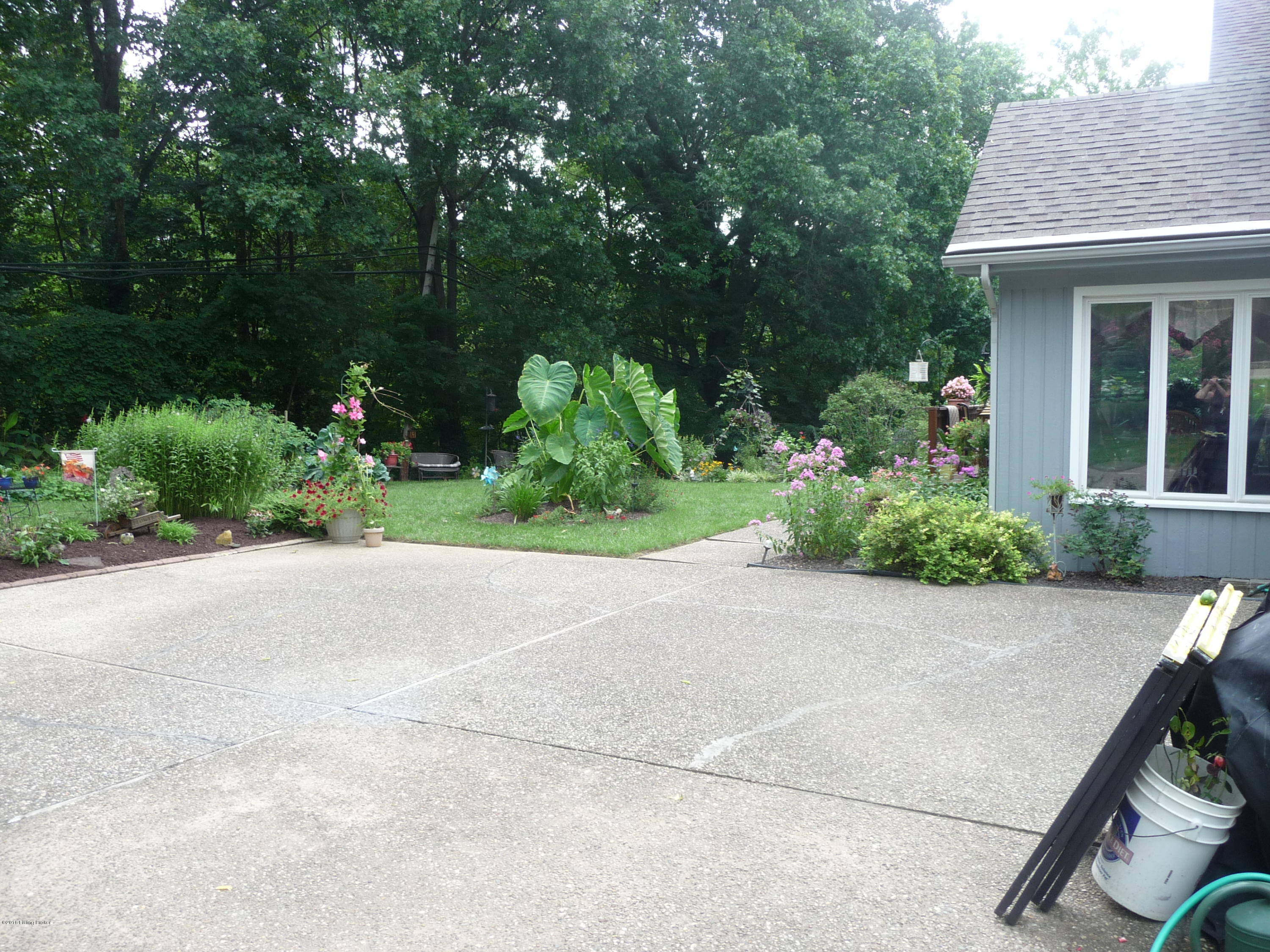900 Ramsgate Court Louisville, KY 40299 - Photo 23 of 29 P1010460