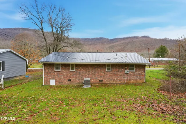 $155,000 | 2222 3rd Avenue East, Big Stone Gap, VA 24219
