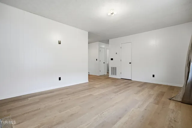 $155,000 | 2222 3rd Avenue East, Big Stone Gap, VA 24219