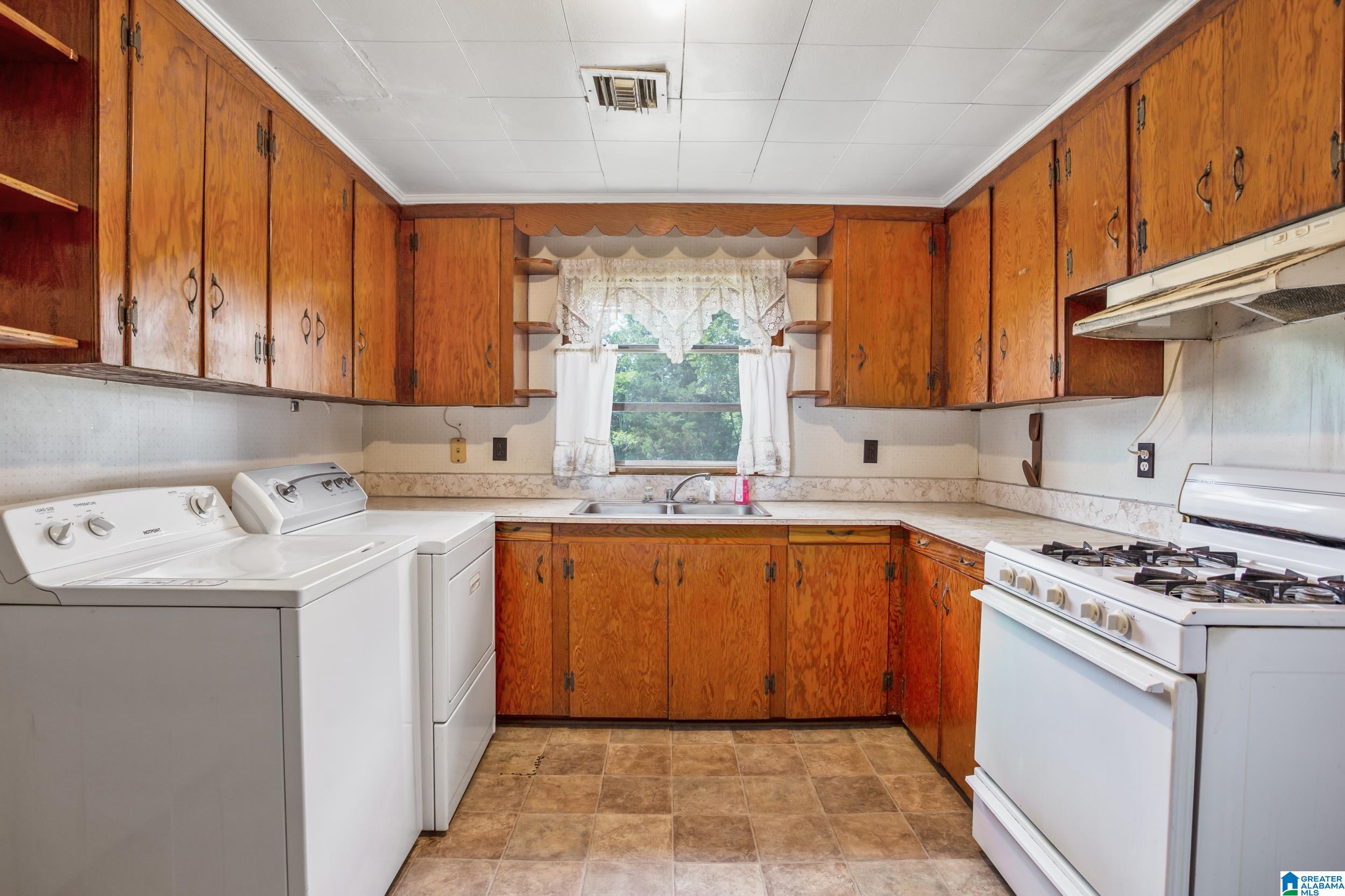 200 Goodwin Lane Talladega, AL 35160 - Photo 13 of 34