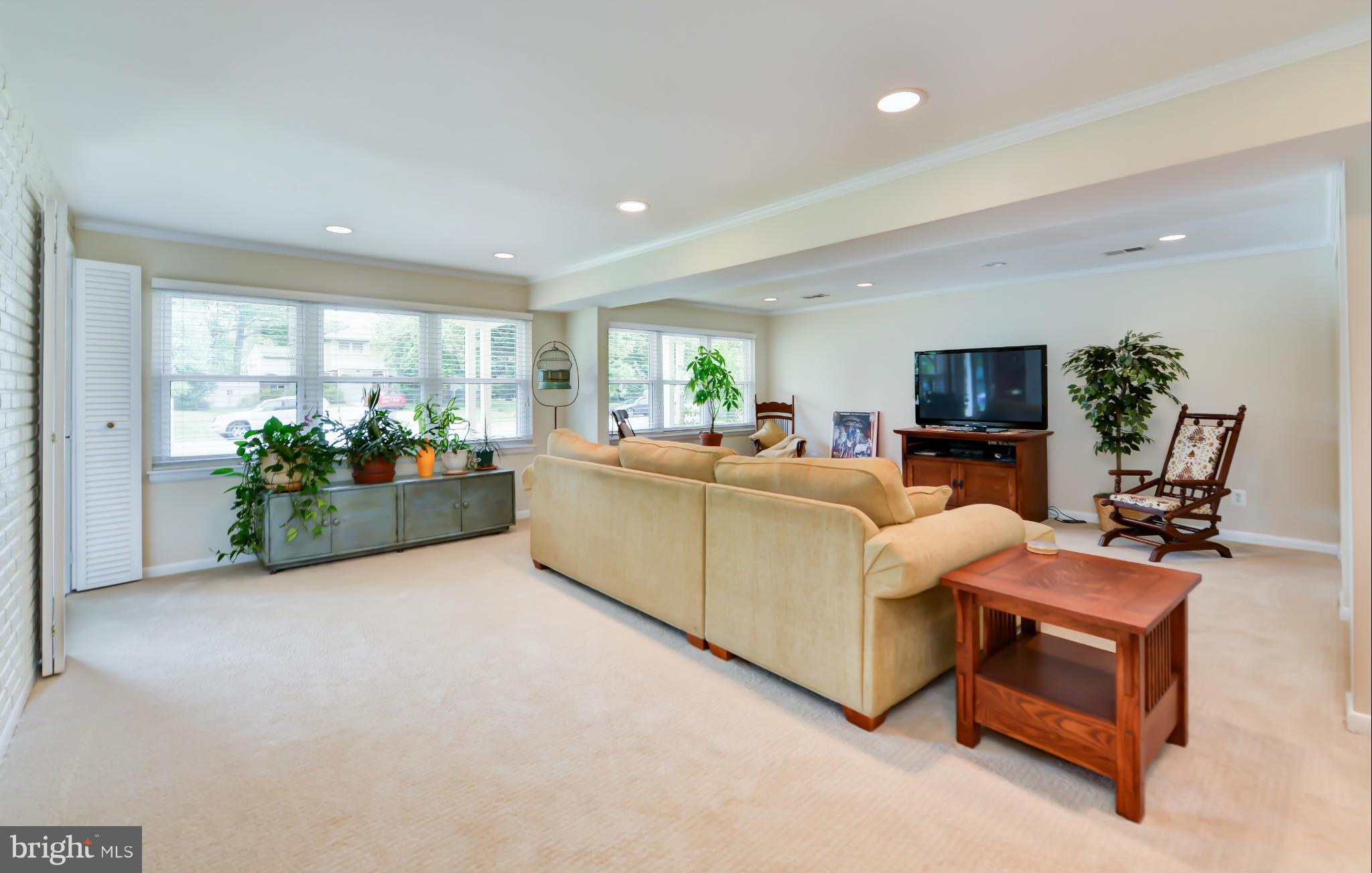 8813 Battery Road Alexandria, VA 22308 - Photo 15 of 24 Family Room