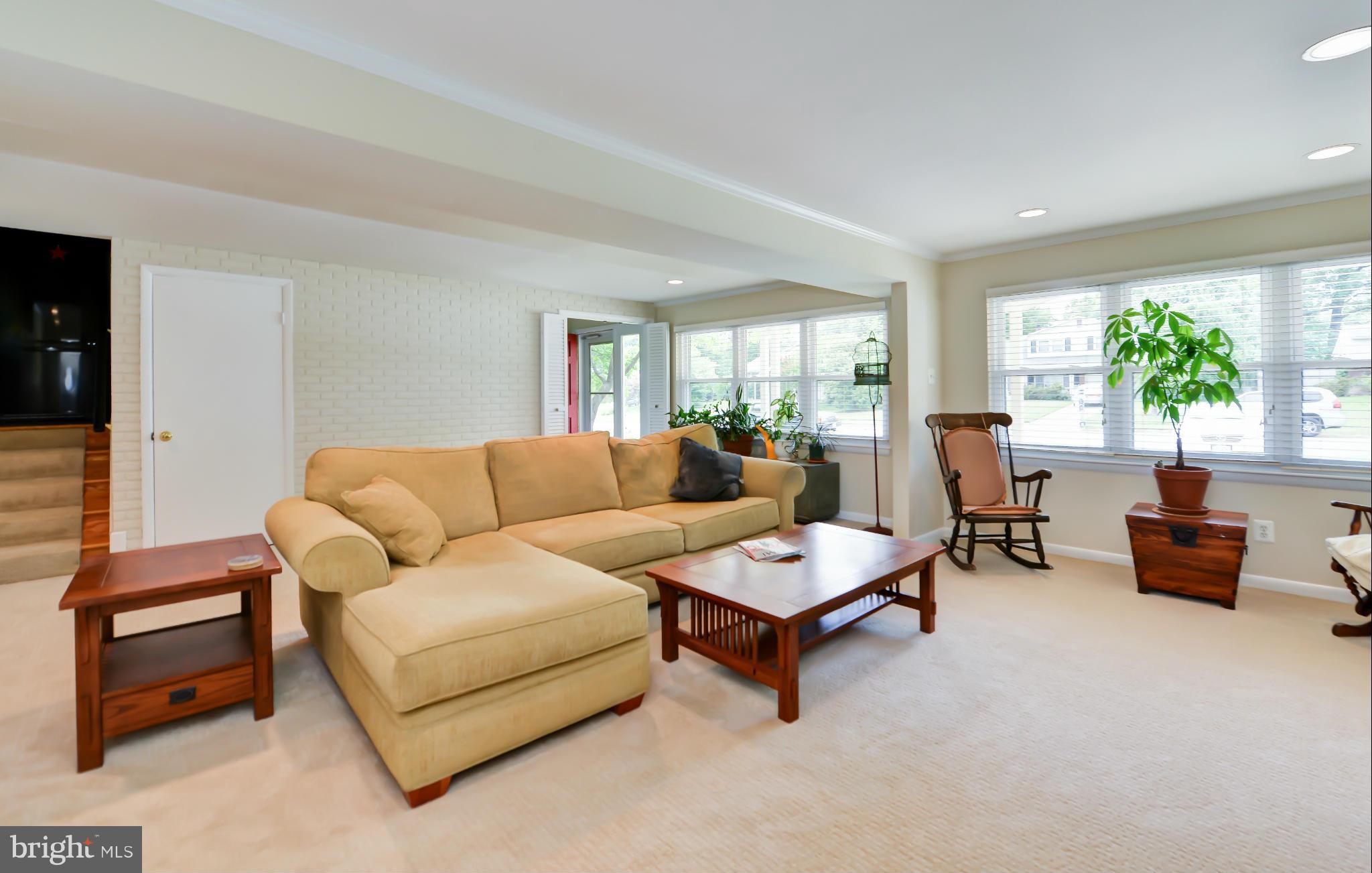 8813 Battery Road Alexandria, VA 22308 - Photo 16 of 24 Family Room