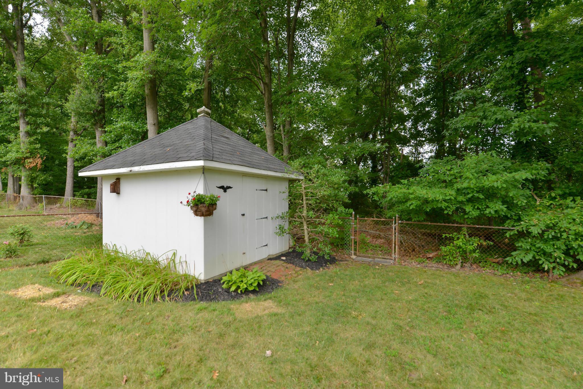 8813 Battery Road Alexandria, VA 22308 - Photo 22 of 24 Backyard