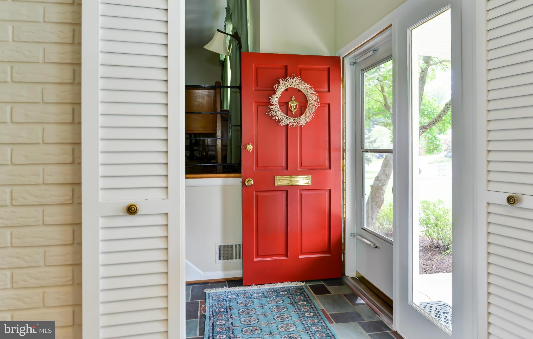 8813 Battery Road Alexandria, VA 22308 - Photo 4 of 24 Entrance