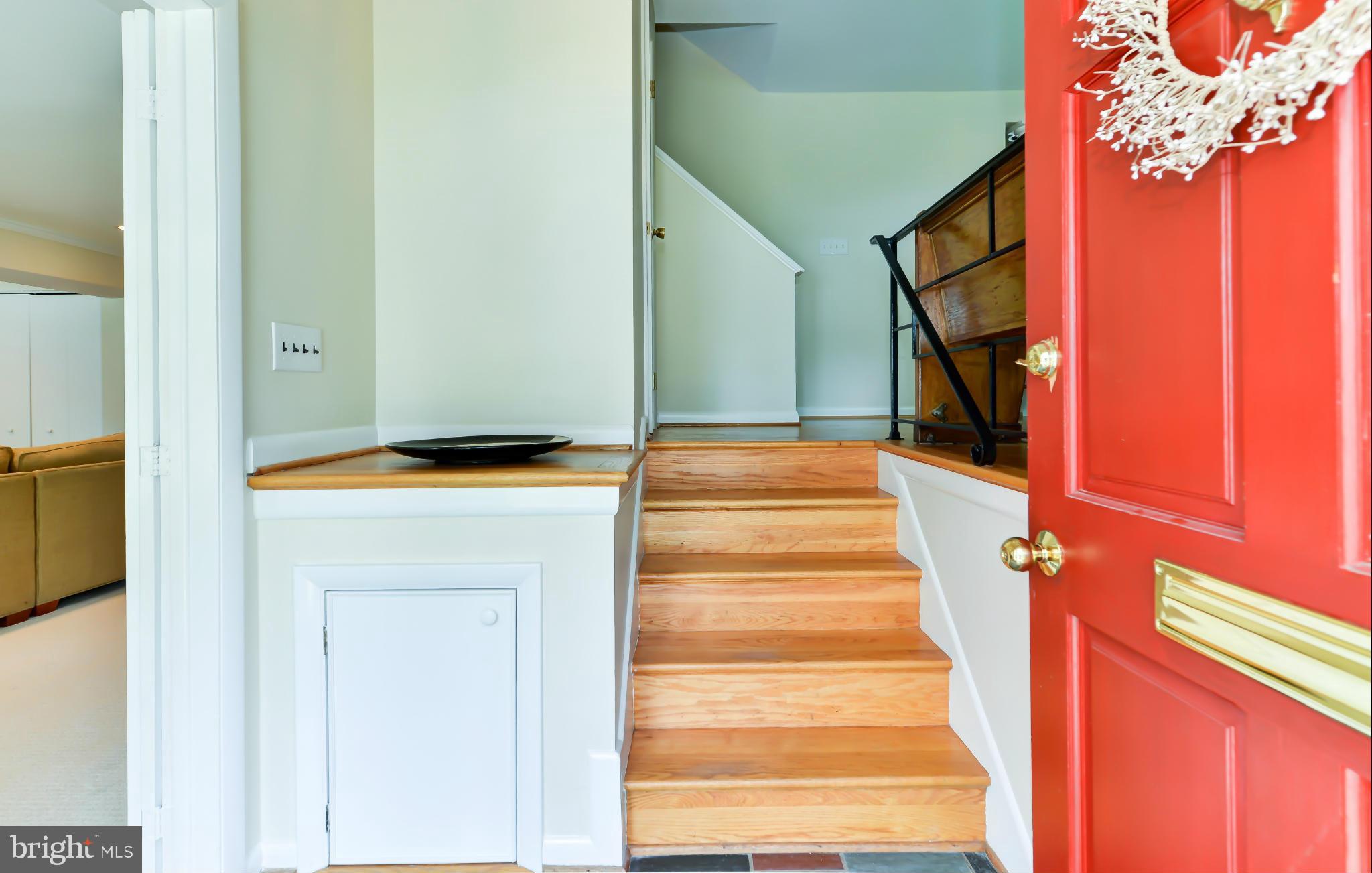 8813 Battery Road Alexandria, VA 22308 - Photo 5 of 24 Entrance