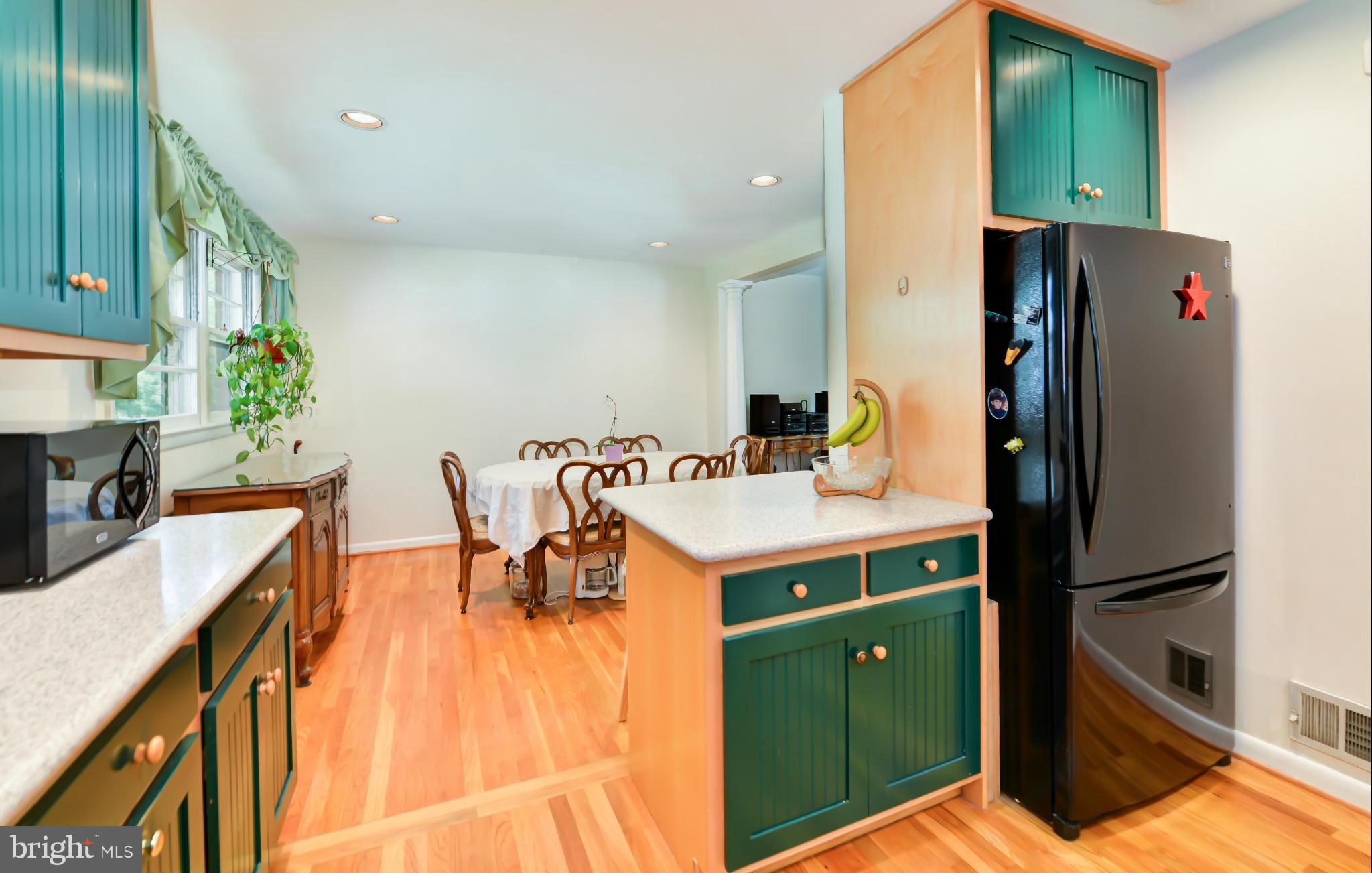 8813 Battery Road Alexandria, VA 22308 - Photo 9 of 24 Kitchen