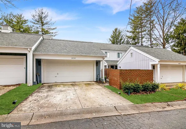$3,100 | 20742 Highland Hall Drive, Montgomery Village, MD 20886