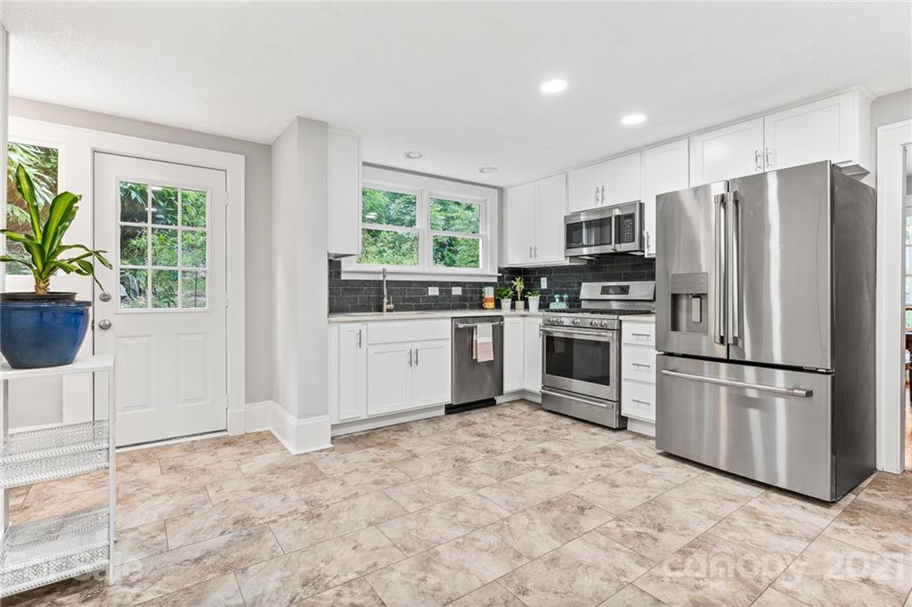 17 Howland Road Asheville, NC 28804 - Photo 11 of 30 Gallery Image 11