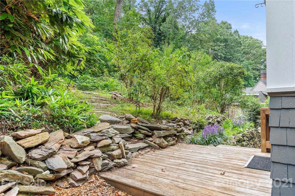 17 Howland Road Asheville, NC 28804 - Photo 29 of 30 Gallery Image 29