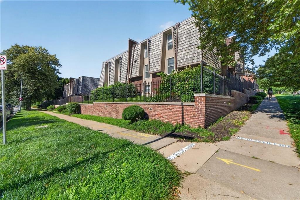 3608 Gillham Road, Unit 26 Kansas City, MO 64111 - Photo 2 of 45