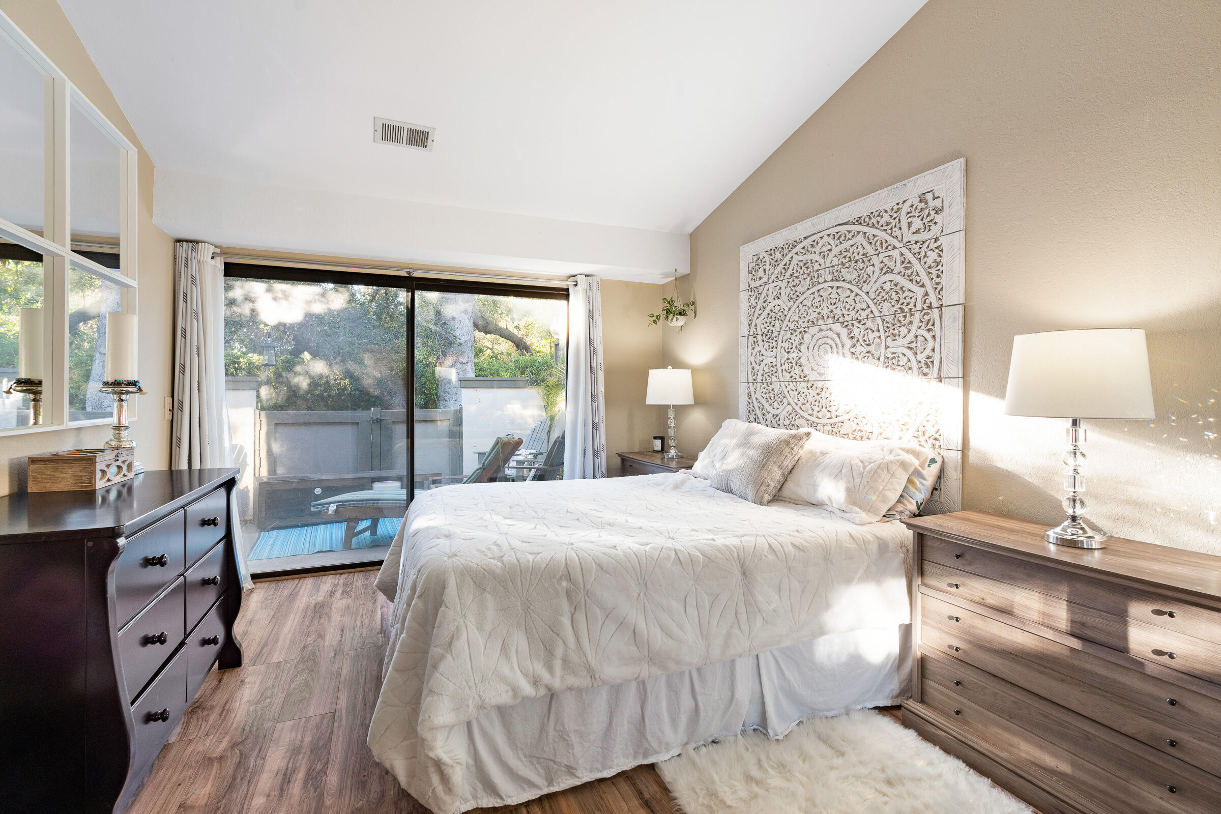 4040 Primavera Road, Unit 6 Santa Barbara, CA 93110 - Photo 14 of 35 Primary bedroom