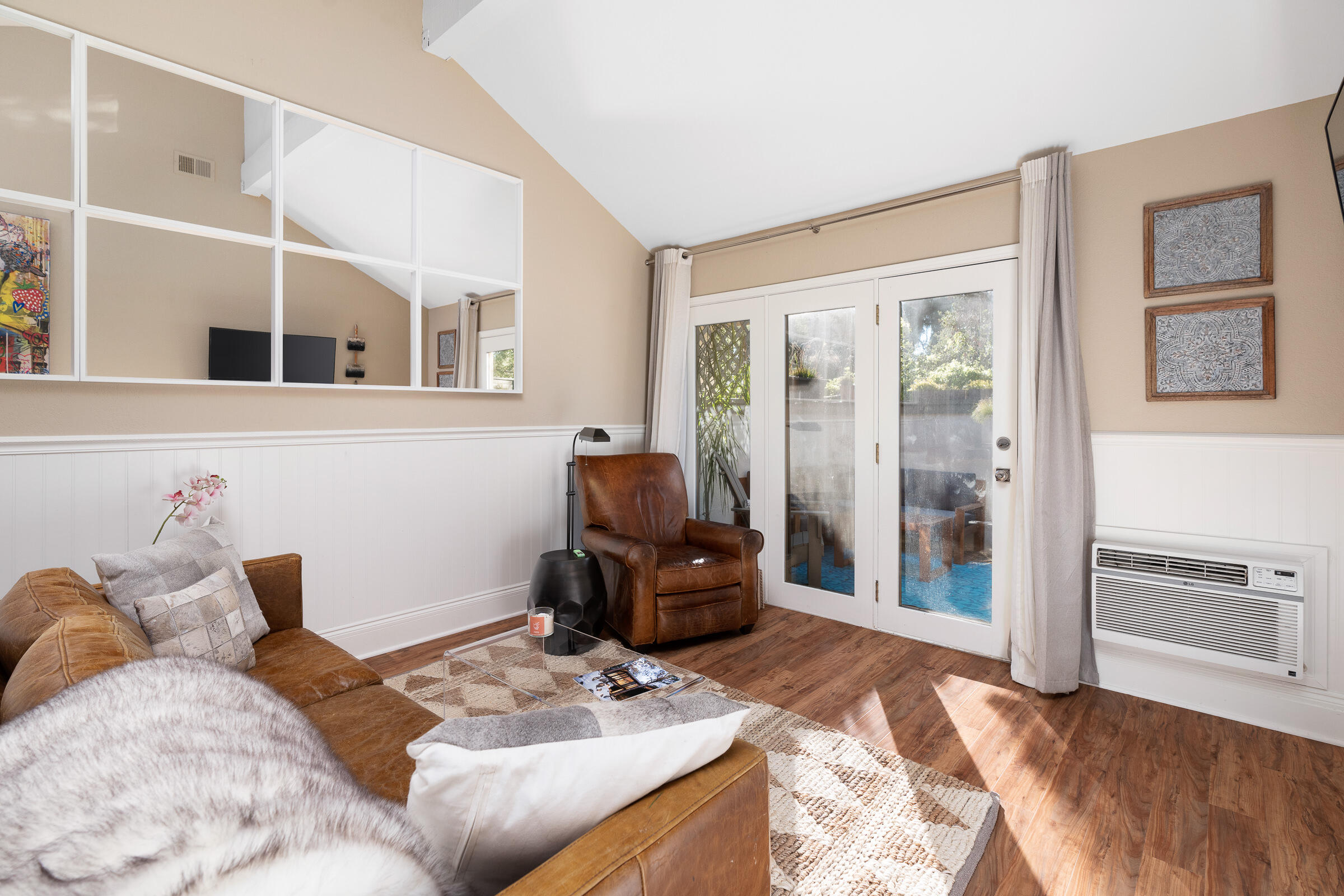 4040 Primavera Road, Unit 6 Santa Barbara, CA 93110 - Photo 3 of 35 Living room