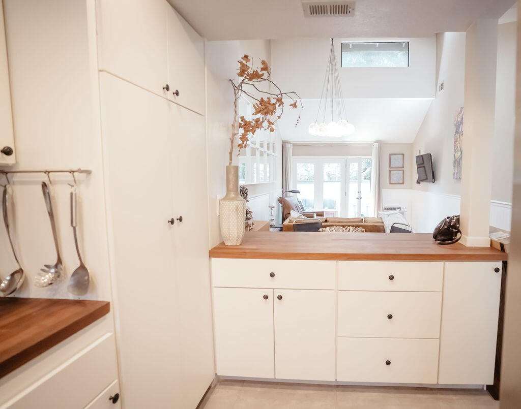 4040 Primavera Road, Unit 6 Santa Barbara, CA 93110 - Photo 10 of 35 Kitchen