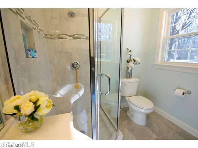 2222 Lane Road Greensboro, NC 27408 - Photo 14 of 16 Master Bath/Spa.