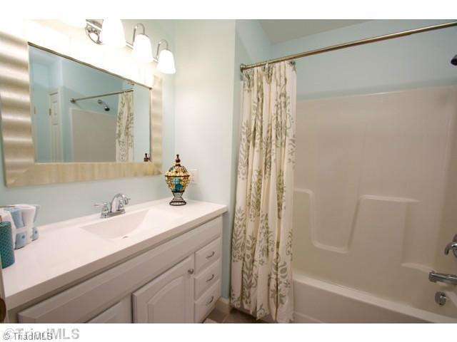 2222 Lane Road Greensboro, NC 27408 - Photo 10 of 16 Bath.