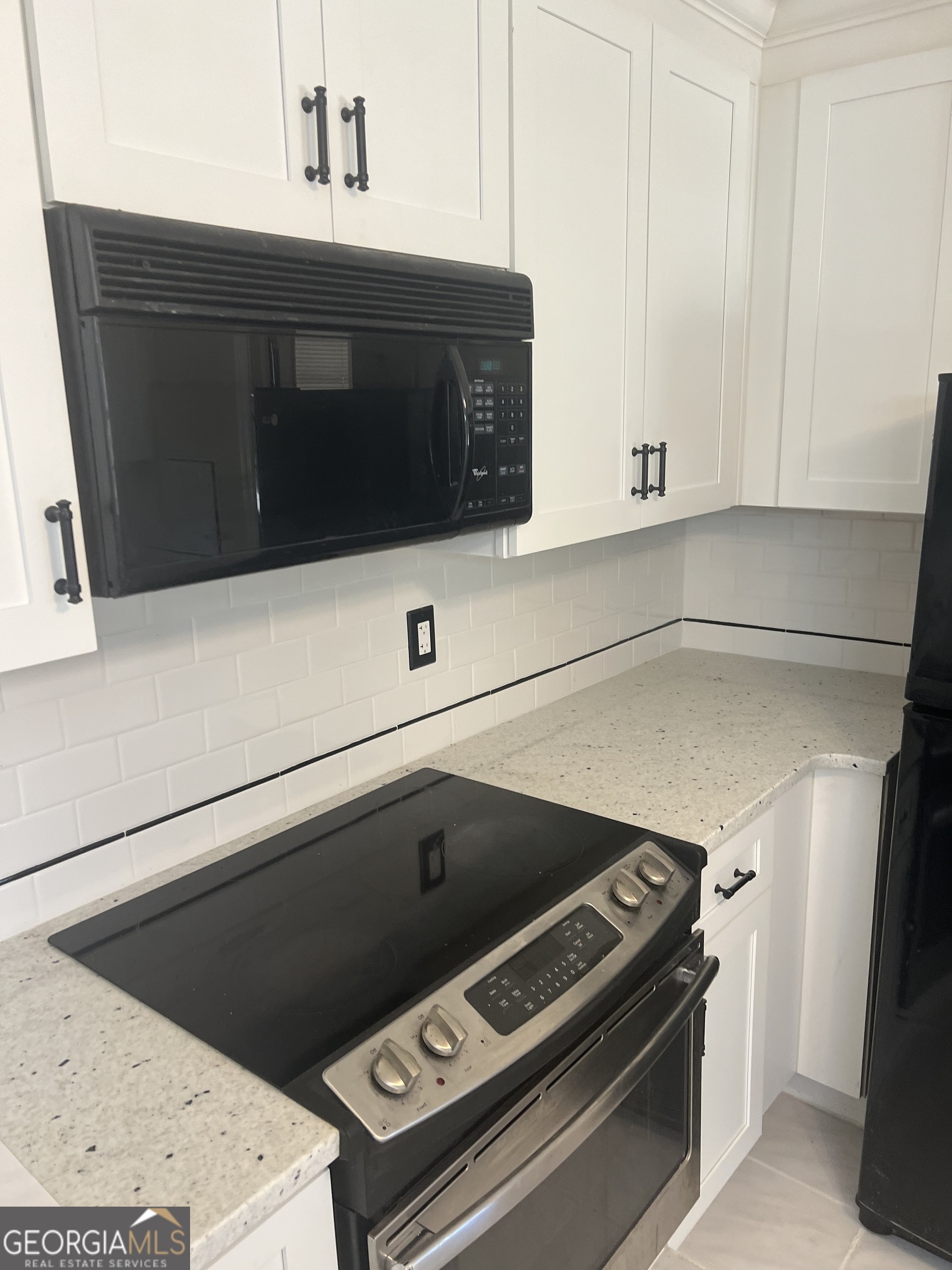 4910 Thompson Mill Road Lithonia, GA 30038 - Photo 15 of 28 a close view of stove