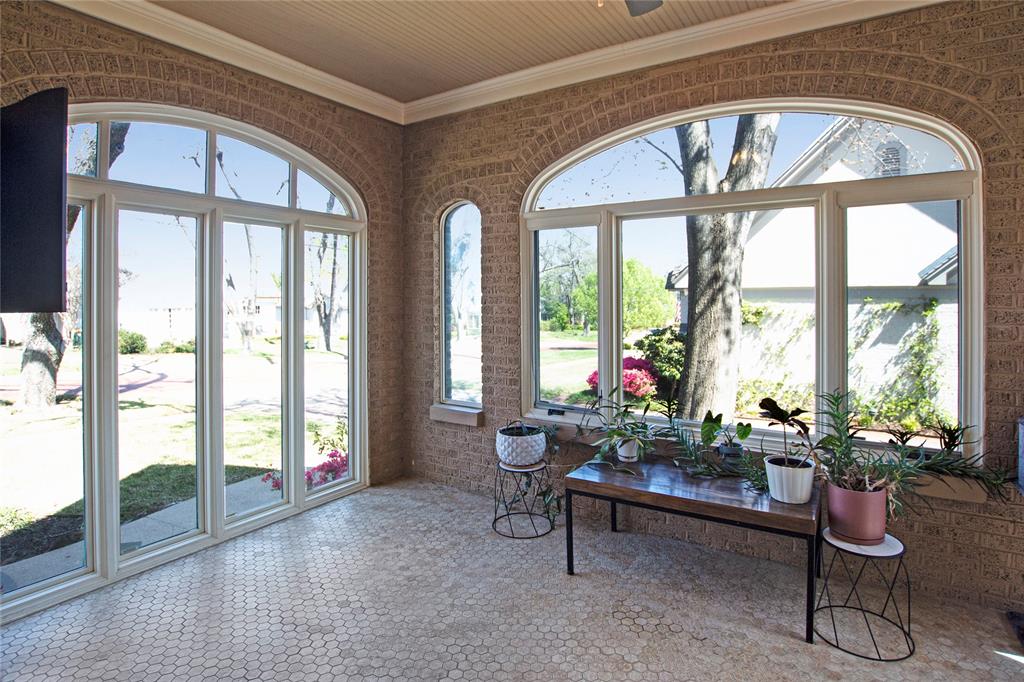 210 Mockingbird Lane Tyler, TX 75701 - Photo 8 of 34