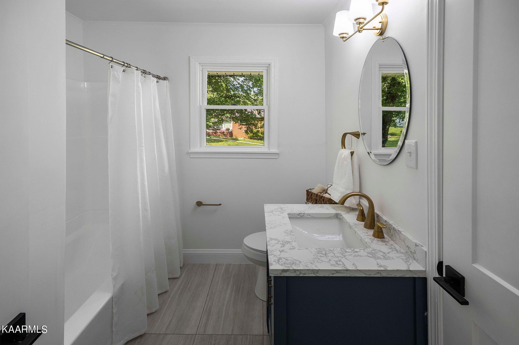 2501 Pulaski Road Knoxville, TN 37914 - Photo 17 of 32 pulaski bath upstairs