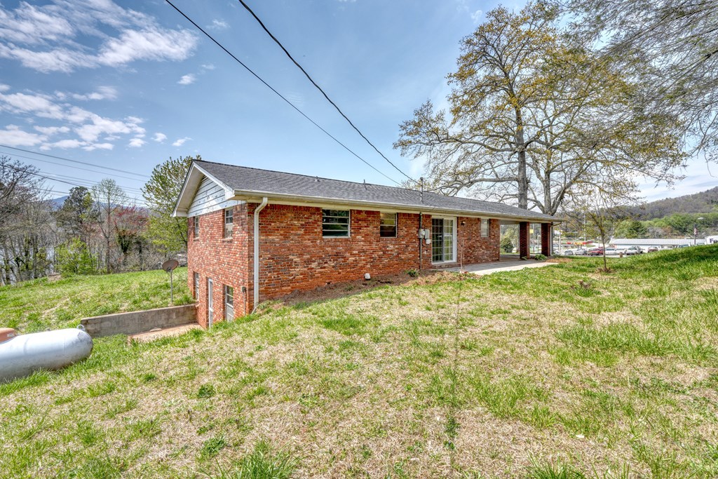 689 Bugscuffle Road Hiawassee, GA 30546 - Photo 11 of 43 Gallery Image 11