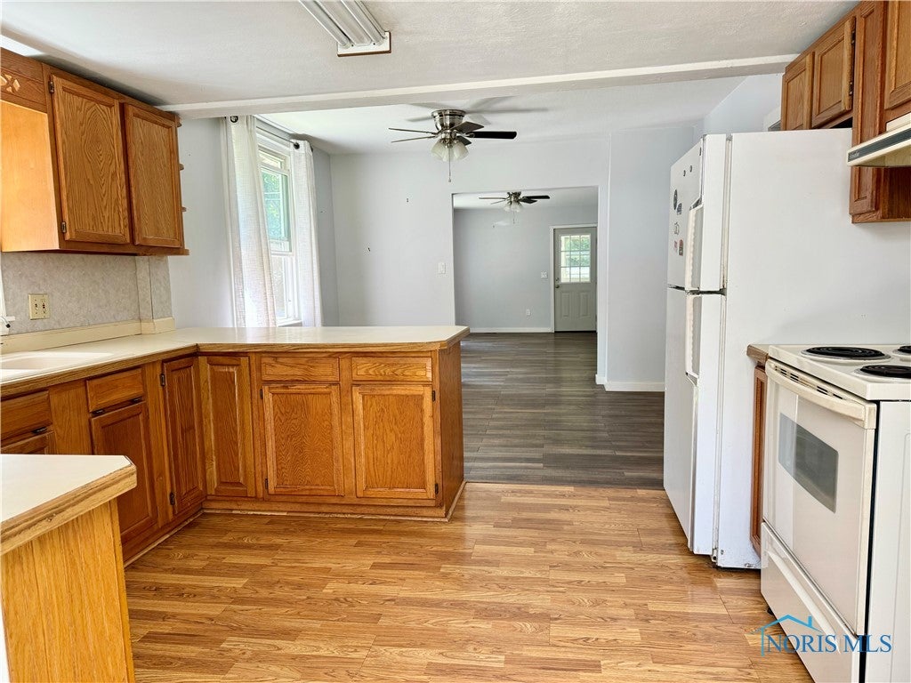 11308 Monclova Road Monclova, OH 43542 - Photo 13 of 26 Kitchen w/appliances