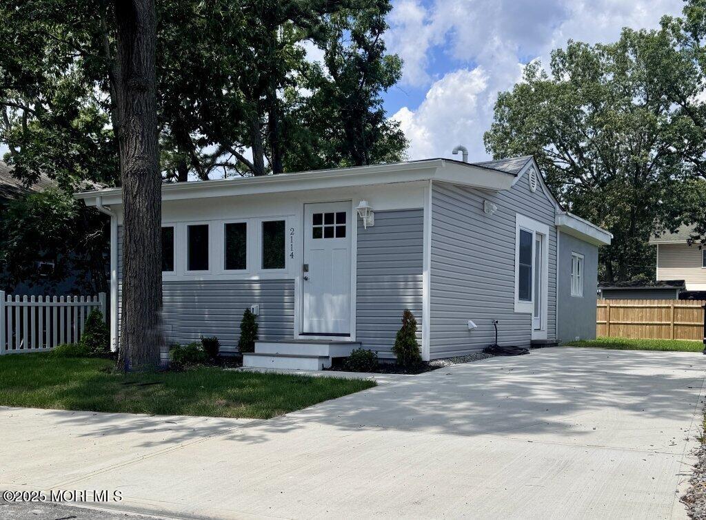 01-Photo 1