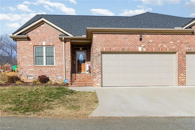 $373,500 | 933 Arrowhead Court, Mebane, NC 27302