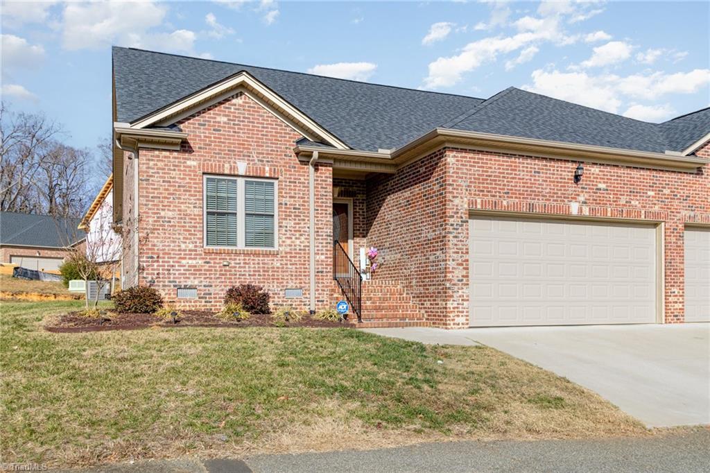 933 Arrowhead Court Mebane, NC 27302 - Photo 2 of 31