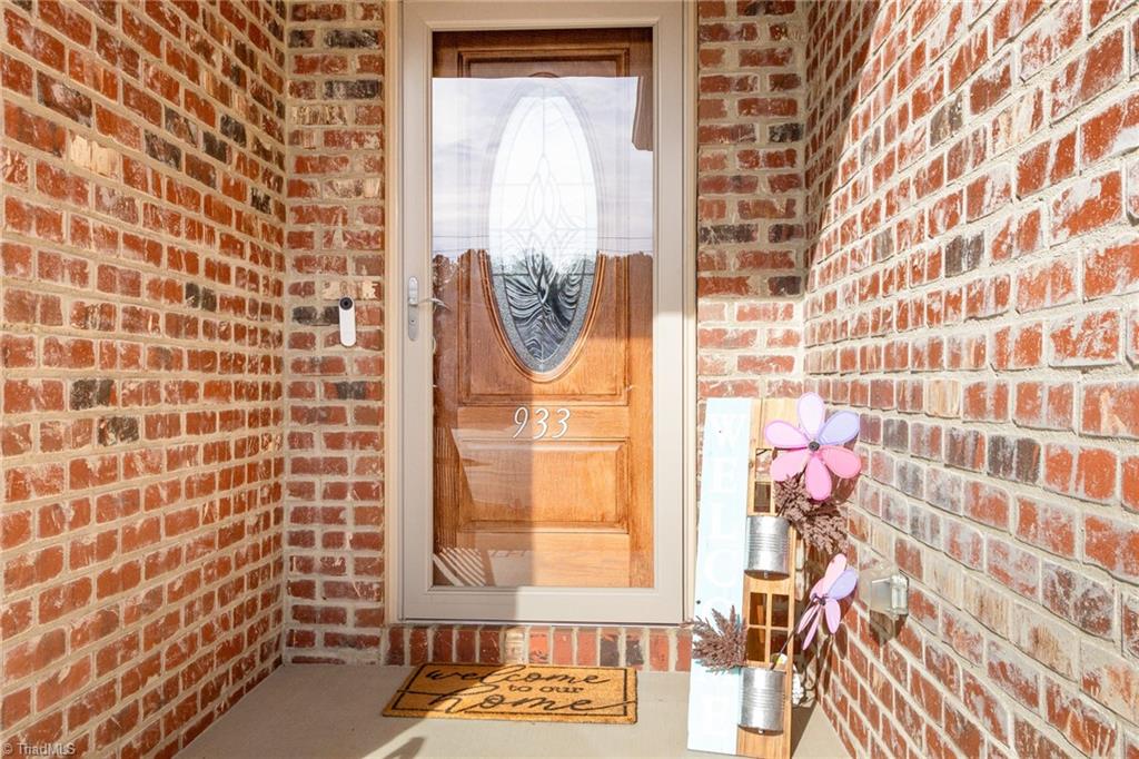 933 Arrowhead Court Mebane, NC 27302 - Photo 4 of 31