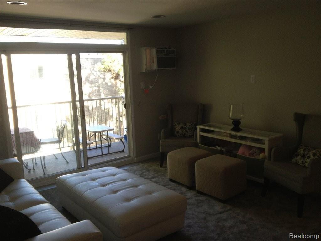 4921 Crooks Road, Unit 8 Royal Oak, MI 48073 - Photo 11 of 21 2013-05-24 17.13.56.jpg