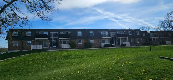 $137,500 | 9958 South 84th Terrace, Unit 206, Palos Hills, IL 60465