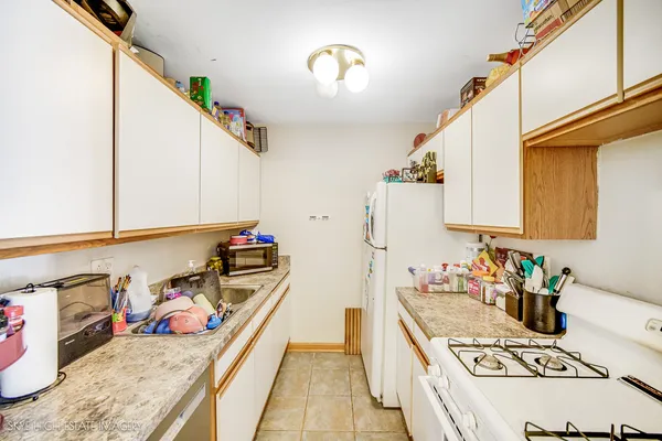 $137,500 | 9958 South 84th Terrace, Unit 206, Palos Hills, IL 60465