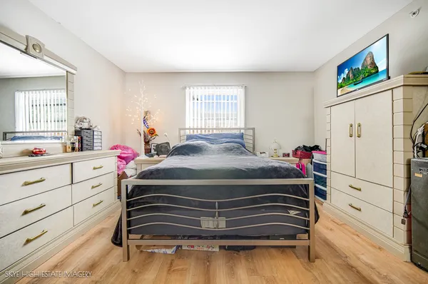 $137,500 | 9958 South 84th Terrace, Unit 206, Palos Hills, IL 60465