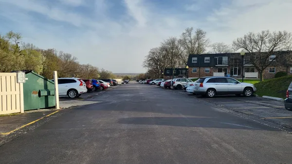 $137,500 | 9958 South 84th Terrace, Unit 206, Palos Hills, IL 60465