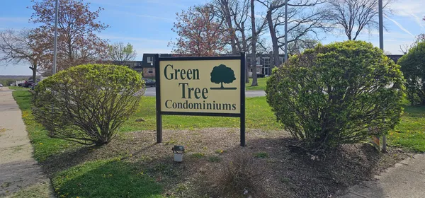 $137,500 | 9958 South 84th Terrace, Unit 206, Palos Hills, IL 60465