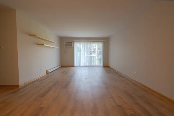 $137,500 | 9958 South 84th Terrace, Unit 206, Palos Hills, IL 60465
